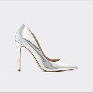 NEW - NEVER WORN - Aldo Stessy Silver Pump